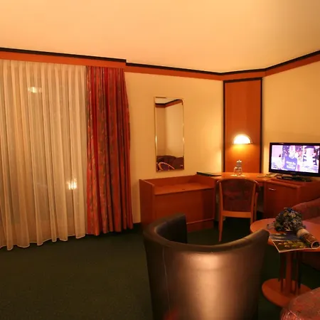 Wanderhotel Gruener Baum ホテル 3*