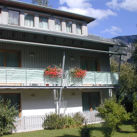 Wanderhotel Gruener Baum バッハ