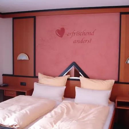 ホテル Wanderhotel Gruener Baum