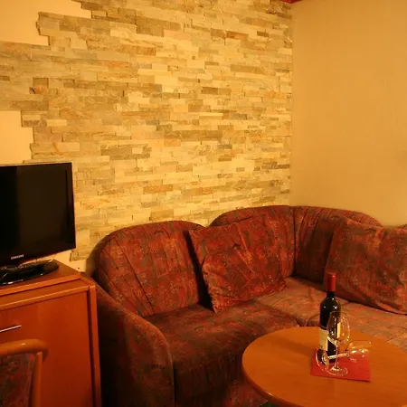 ホテル Wanderhotel Gruener Baum