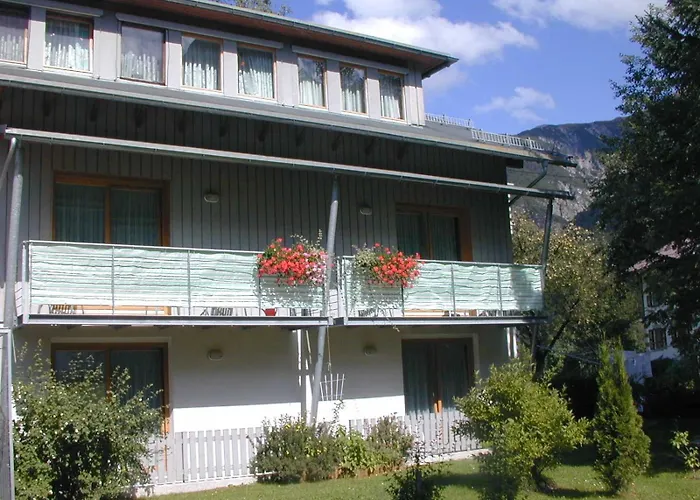 Wanderhotel Gruener Baum Bach (Tyrol)