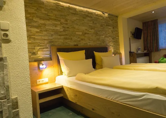 Wanderhotel Gruener Baum Szálloda