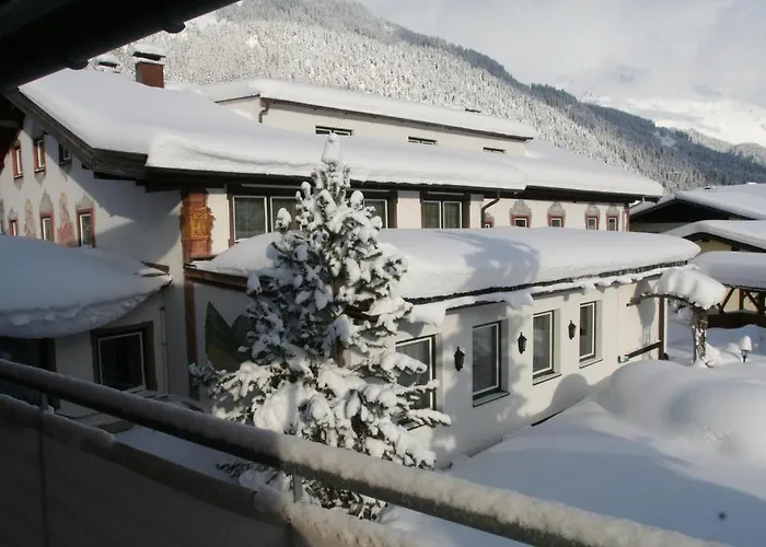 Wanderhotel Gruener Baum 3*