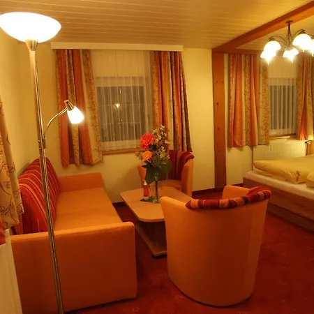 Hotel Wanderhotel Gruener Baum Bach (Tyrol)