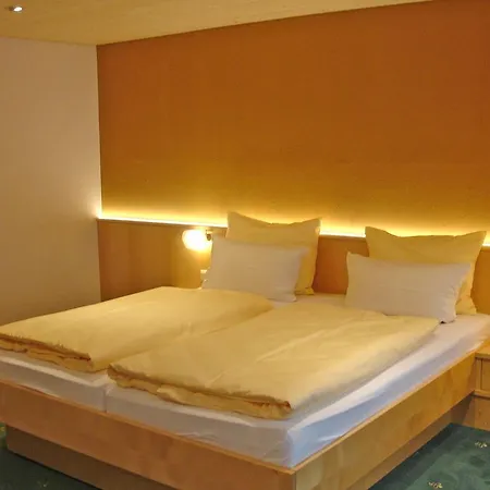 Wanderhotel Gruener Baum 3* Bach (Tyrol)