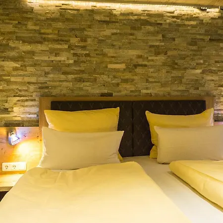 Wanderhotel Gruener Baum 3*