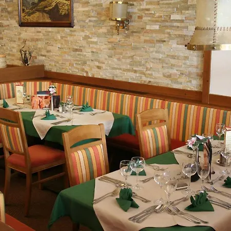 Wanderhotel Gruener Baum 3*