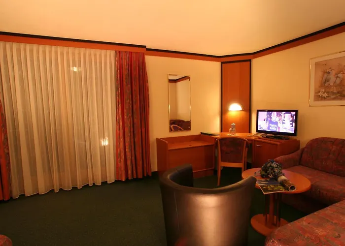 Wanderhotel Gruener Baum Hotel 3*