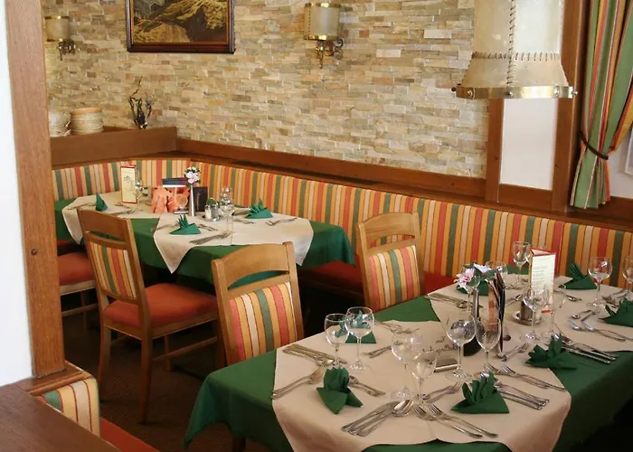 Wanderhotel Gruener Baum 3*